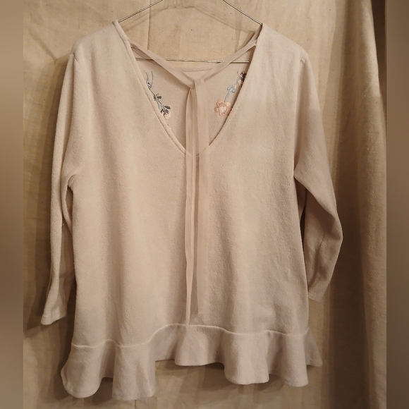 LC Embroidered Quarter Sleeve Sweater - Picture 12 of 12